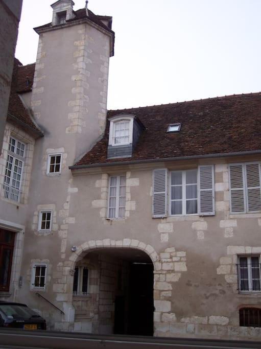 Le "Pied A Terre" - Appartement Plein Centre Avec Parking Prive Bourges Exterior foto