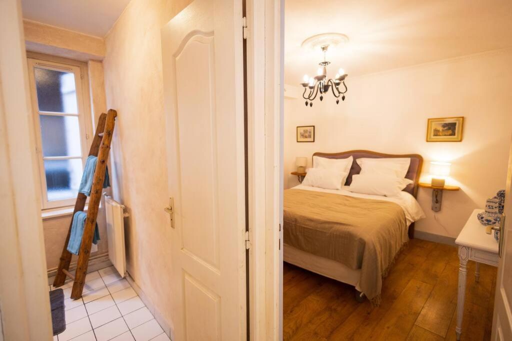 Le "Pied A Terre" - Appartement Plein Centre Avec Parking Prive Bourges Exterior foto