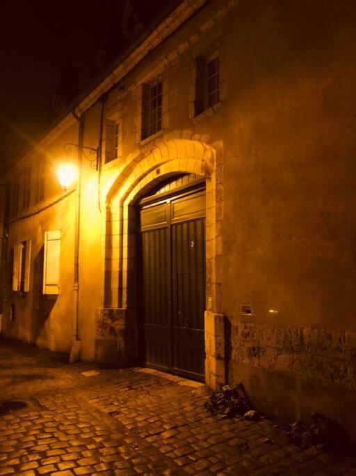Le "Pied A Terre" - Appartement Plein Centre Avec Parking Prive Bourges Exterior foto