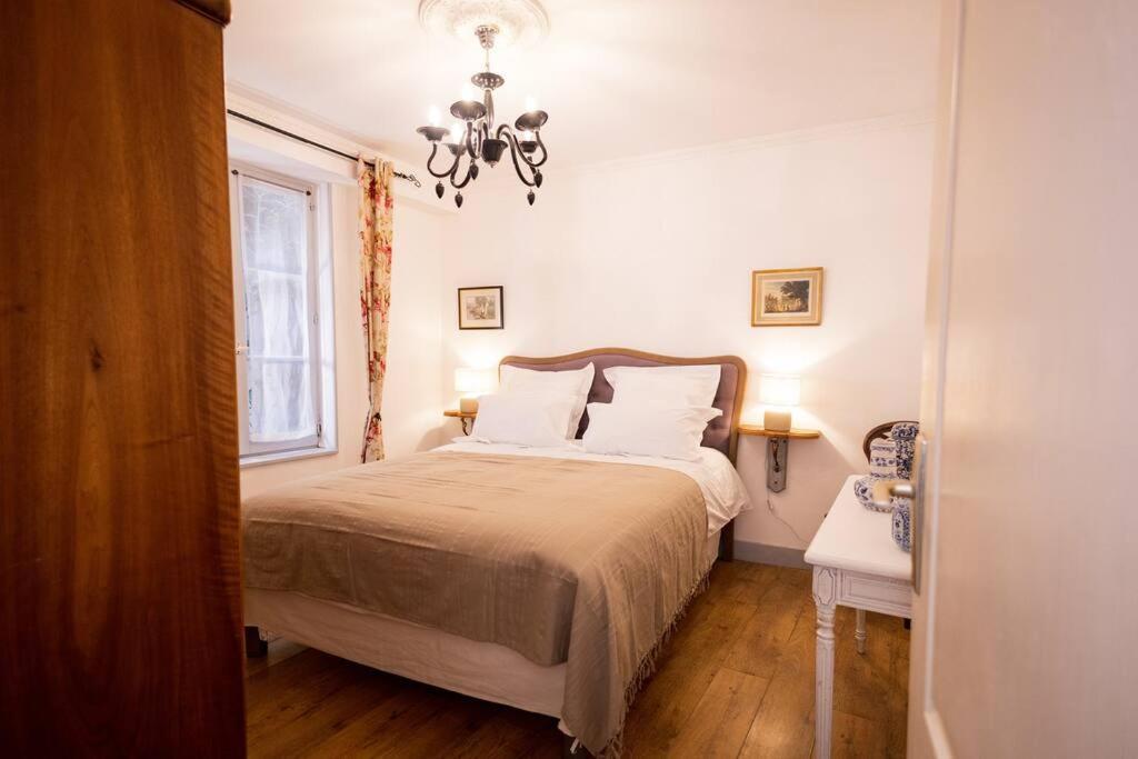 Le "Pied A Terre" - Appartement Plein Centre Avec Parking Prive Bourges Exterior foto